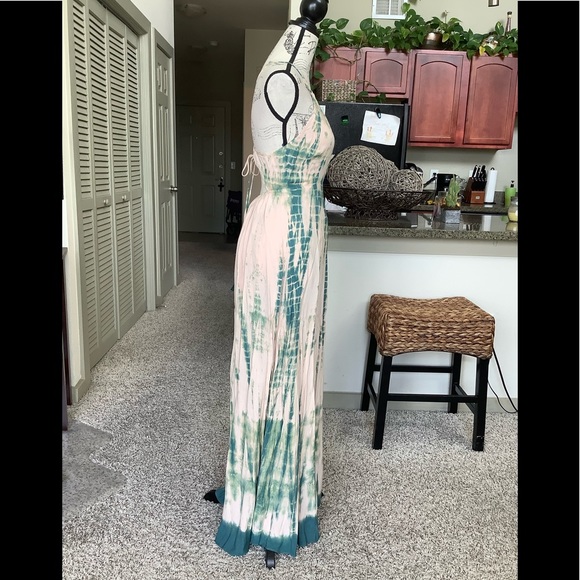 🏝 LuLu’s Tie-Dyed Maxi Dress 🏝 - Picture 2 of 11